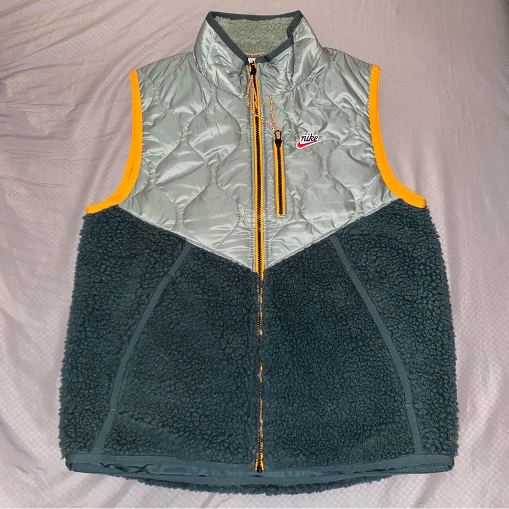 Nike Sherpa insulated vest size medium men green